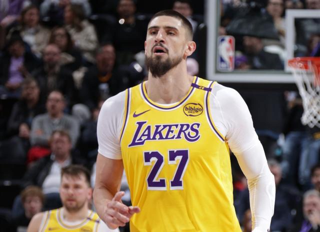 狗子28中国-浓眉交易后遗症凸显！湖人中锋羸弱拖累东詹冲冠？