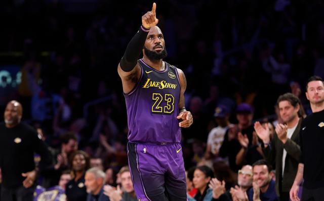 狗子28中国-詹皇40岁首胜！一战创5大纪录，队友：最强40岁球员